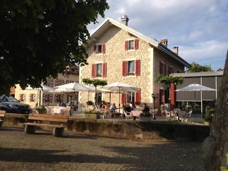 Au Boeuf Rouge Hotell Crassier Eksteriør bilde