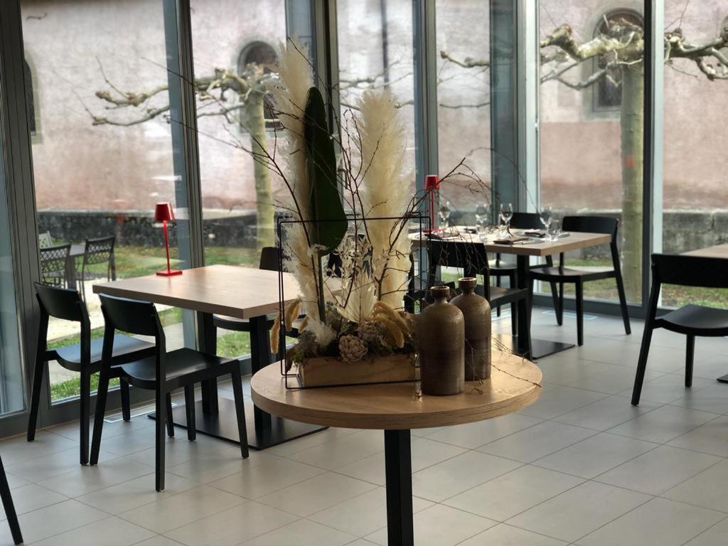 Au Boeuf Rouge Hotell Crassier Eksteriør bilde