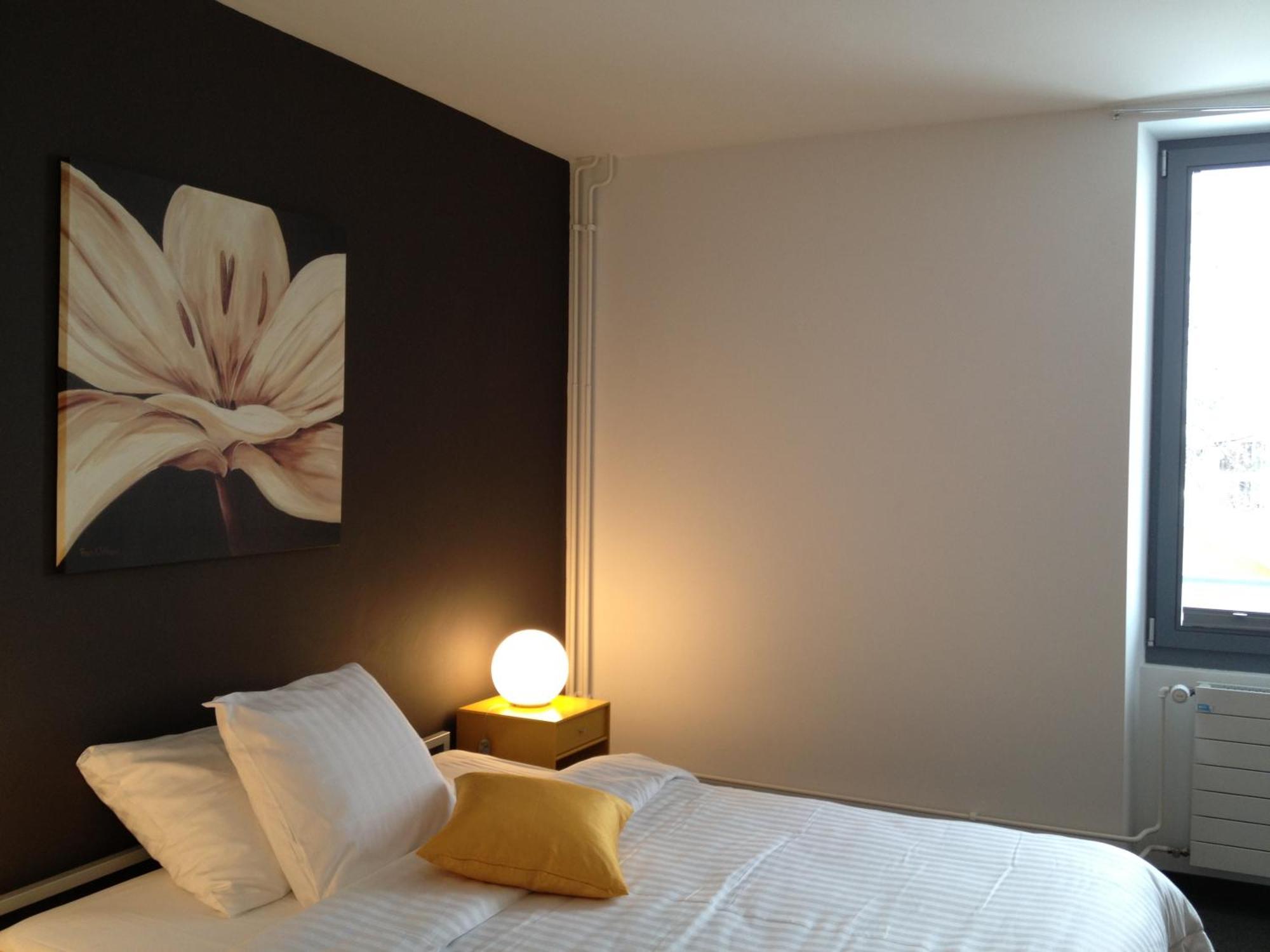 Au Boeuf Rouge Hotell Crassier Eksteriør bilde